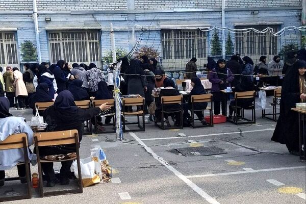 برگزاری بازارچه اقتصادی در دبیرستان شاهد تکتم