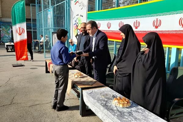 افتتاحیه المپیاد ورزشی درون مدرسه ای در دبیرستان شاهد علامه طباطبایی ناحیه دو شهرری 