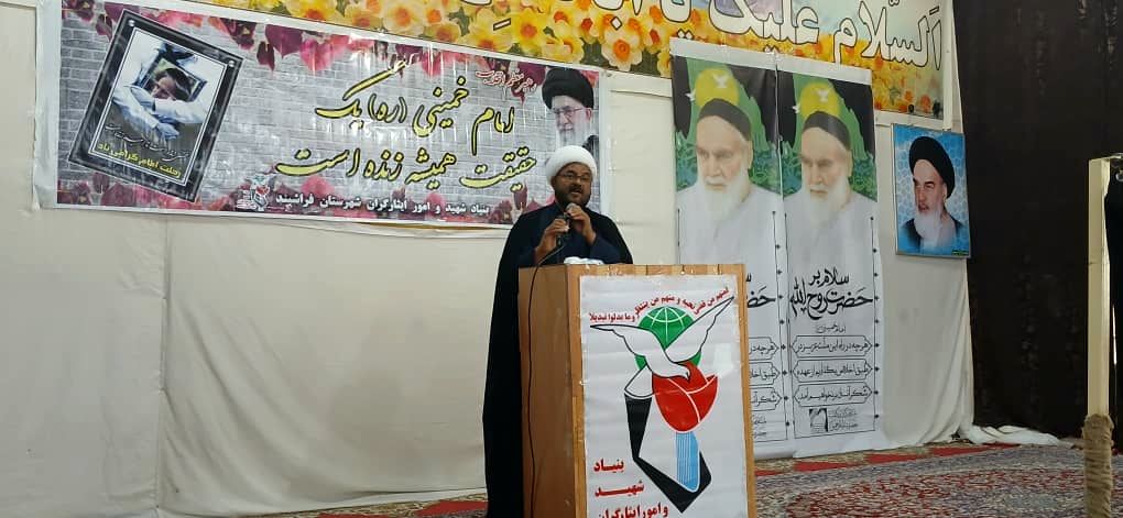 امروز نام و‌ اندیشه امام بیش از همیشه در دل ملت‌ها زنده و پویااست