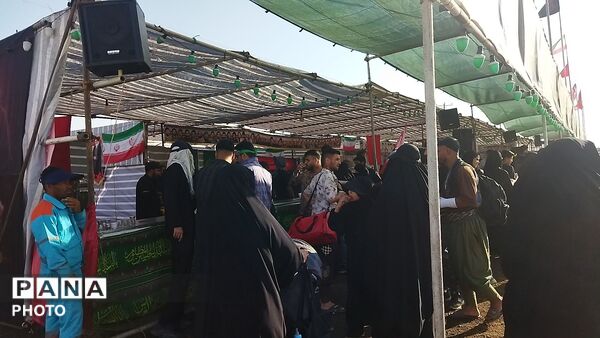 ایستگاه صلواتی محبان الزهرا ( س)  میزبان زائران پیاده امام رضا ( ع) 