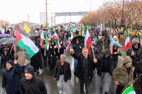 حضور حماسی مردم شهرستان پردیس در راهپیمایی روز قدس با وجود بارندگی