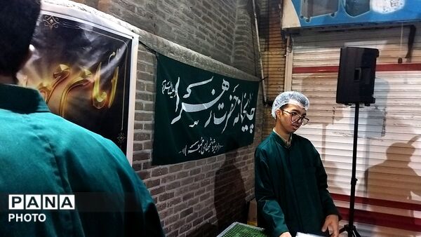 فعالیت چایخانه حضرت فاطمه  زهرا (س) در نود و ششمین شب از اجتماعات مردمی 