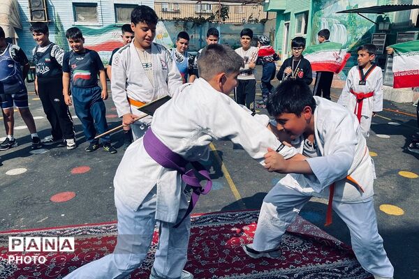 هنرنمایی دانش‌آموزان مدارس شهرری در افتتاحیه المپیاد ورزشی درون مدرسه‌ای 