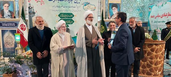آیین غبارروبی ضریح مطهر حضرت علی‌بن‌امام‌محمدباقر(ع) 