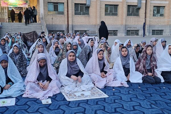 اردوی افطار تا سحر در دبیرستان دخترانه معرفت کهریزک 
