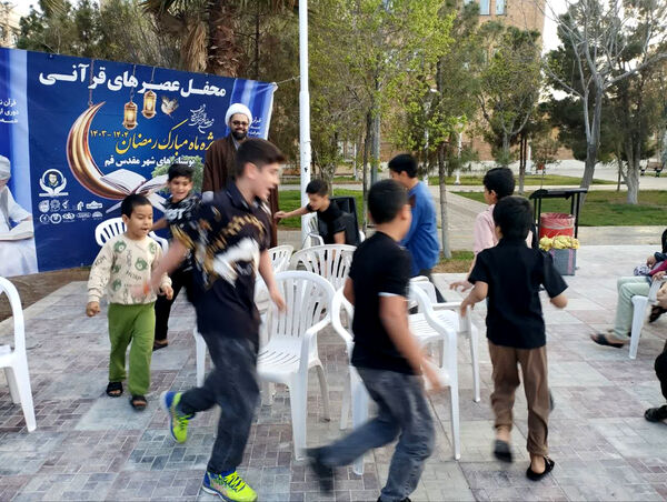 محفل جزء‌خوانی قرآن کریم در بوستان‌های قم