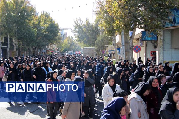 شکوه حضور مردم شهرستان سامان در راهپیمایی یوم‌الله ۱۳ آبان