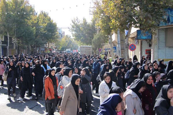 شکوه حضور مردم شهرستان سامان در راهپیمایی یوم‌الله ۱۳ آبان