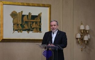 آرایش نظامی آن‌ها در منطقه ما را نمی‌ترساند؛ ما اهل دیپلماسی و آماده جنگیم‌