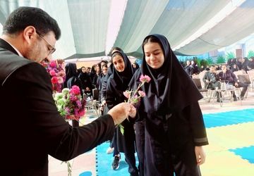 زنگ مهر، ایثار و مقاومت در مدارس ناحیه یک اصفهان نواخته شد
