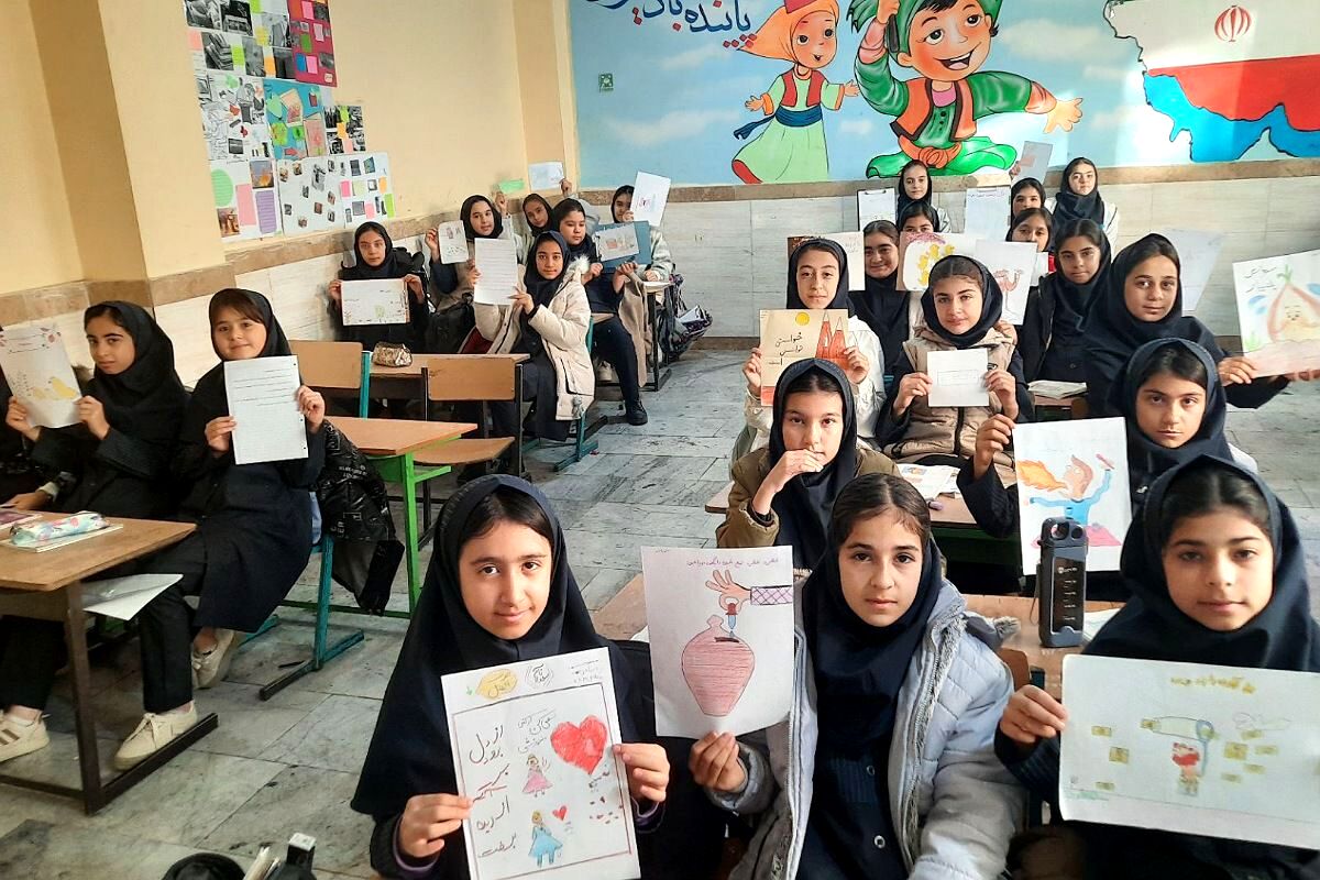 گرامیداشت هفته کتاب و کتابخوانی در مدرسه مریم بهارستان دو
