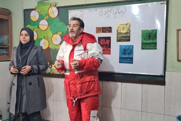 مانور سراسری زلزله در دبستان هموطن یک رودهن 