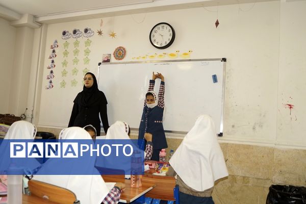 آموزش بهداشت دهان و دندان در مدرسه شهدای ۱۵ خرداد