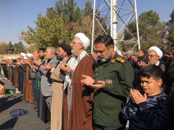 اقامه نماز باران در گلستان شهدا اصفهان به امامت  حضرت آیت‌ الله مهدوی