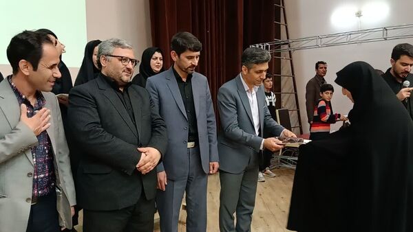 مراسم تجلیل از برگزیدگان نوجوان سالم