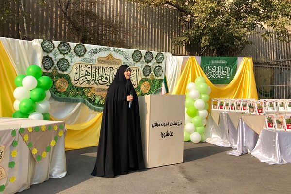 جشن روز مادر در دبیرستان دخترانه عاشورا ناحیه دو شهرری 