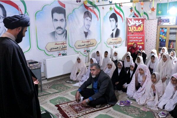فیروزکوه؛ میزبان نماز جماعت و گفتمان‌های دینی در محیط مدرسه