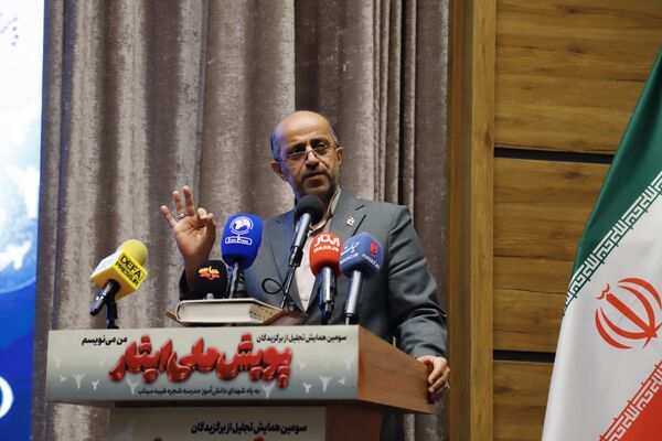 تجلیل از برگزیدگان ایثار با یاد شهدای شجره طیبه