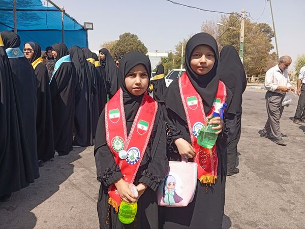 خادمان کوچک، ارادت بی کران