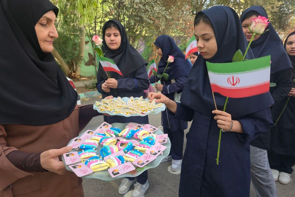 جشن جوانه ها در دبیرستان الهام شریعت کهریزک 