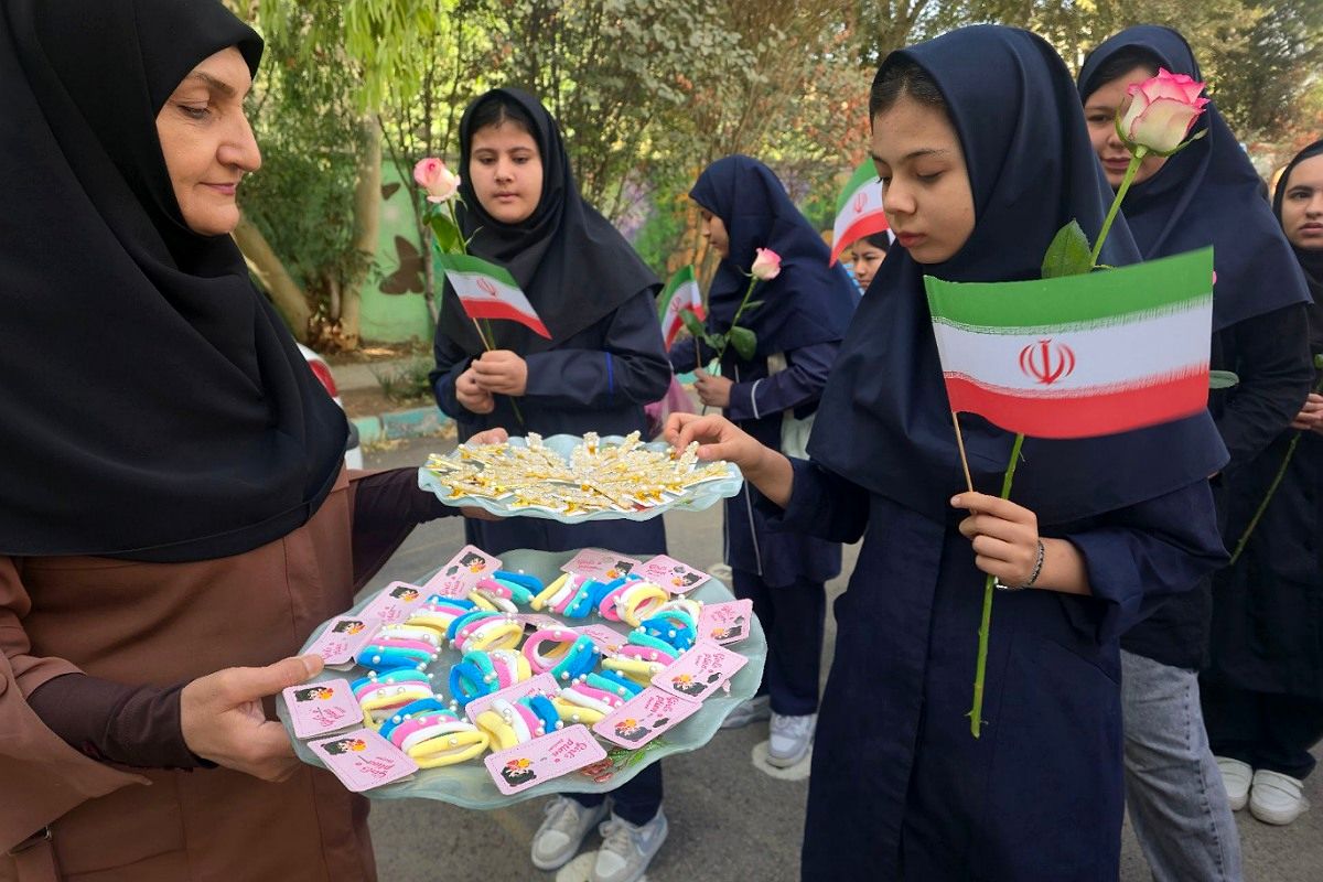 جشن جوانه ها در دبیرستان الهام شریعت کهریزک 