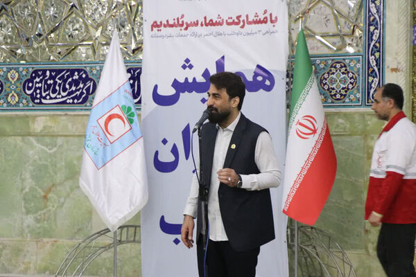 همایش تجلیل از دختران عضو هلال احمر در قم