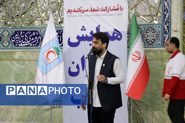 همایش تجلیل از دختران عضو هلال احمر در قم