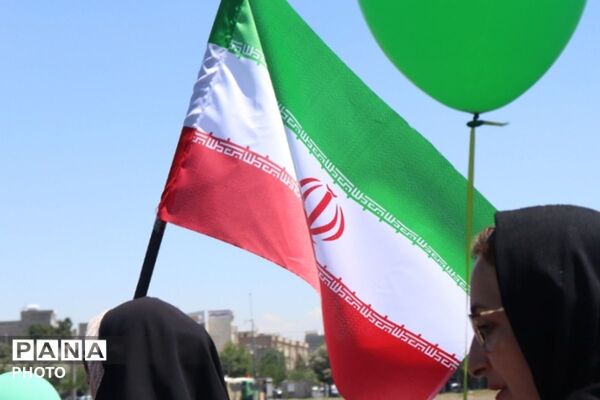 حرکت نمادین کالسکه‌های آذین‌بسته در اسلامشهر