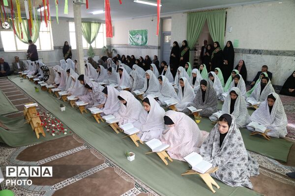 آیین استانی نواختن زنگ نماز در دبیرستان دخترانه آسیه ناحیه یک اردبیل