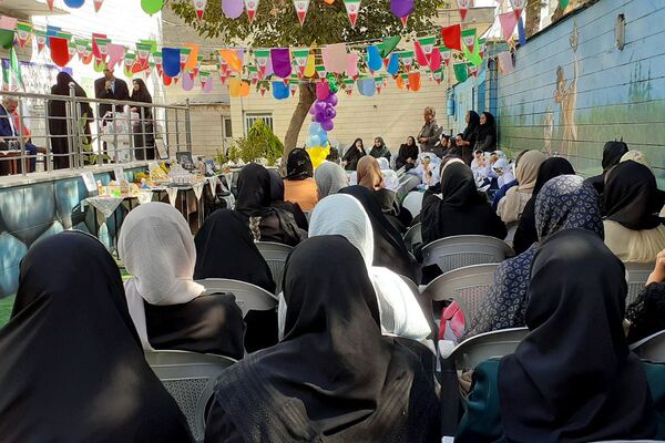 جشن شکفتن غنچه‌ ها، در دبستان مهرتابان بهارستان دو