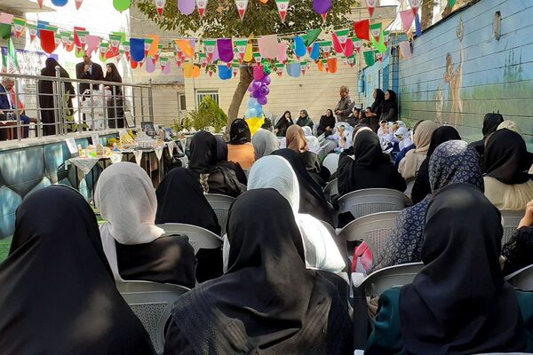 جشن شکفتن غنچه‌ ها، در دبستان مهرتابان بهارستان دو