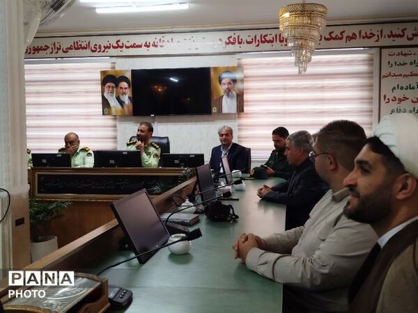 تجلیل دانش آموزان از حافظان امنیت  در نیشابور