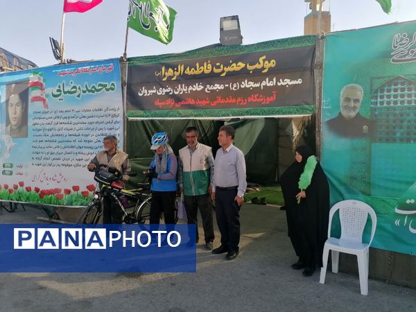 جلوه‌های از عاشقی زائرین و خادمیاران در موکب حضرت فاطمه زهرا (س) 