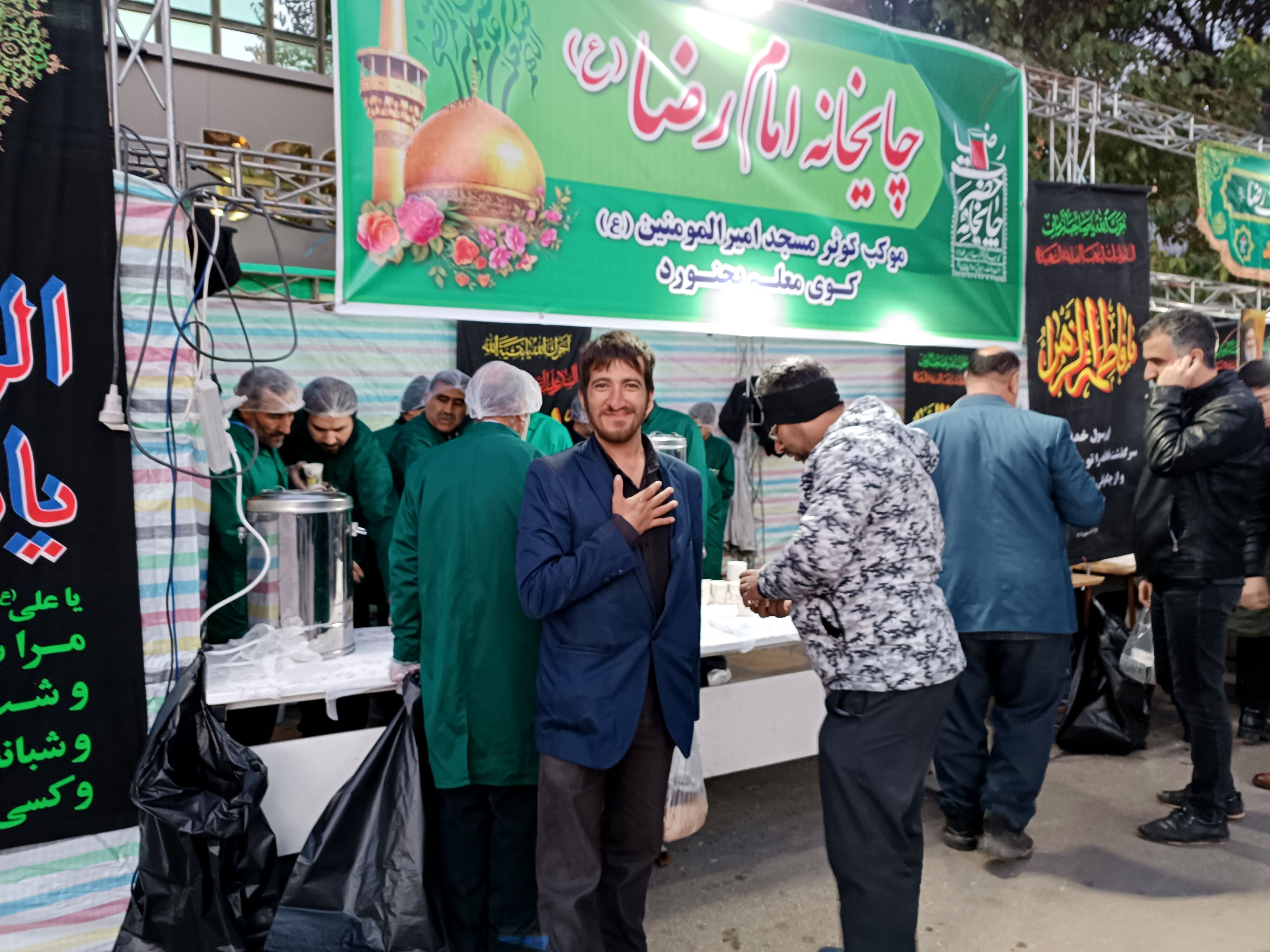 برپایی چایخانه امام رضا(ع) در موکب کوثر مسجد امیرالمومنین (ع) در بجنورد