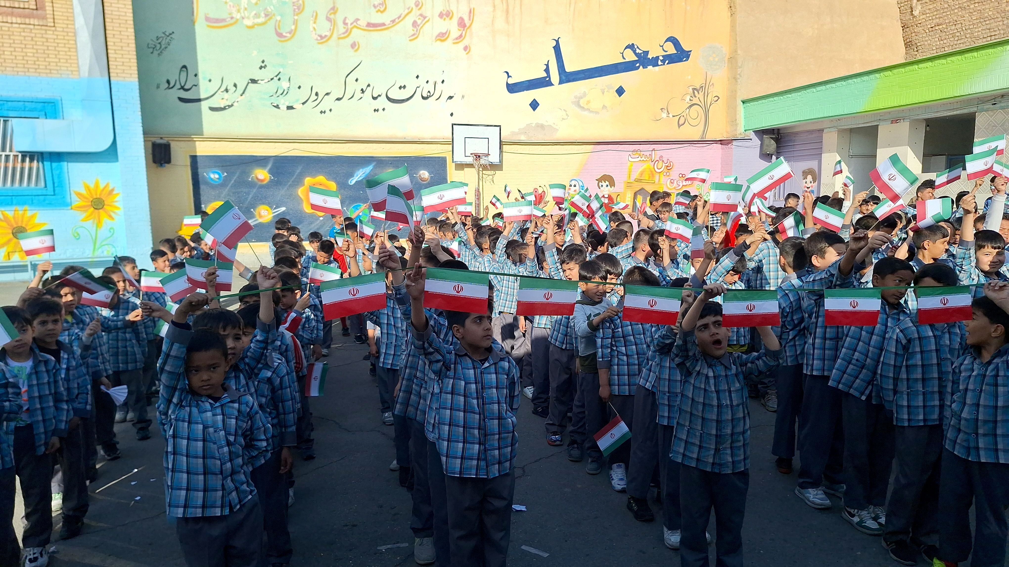 جشن پیروزی پاسخ قاطعانه به اسرائیل در شهرستان پیشوا
