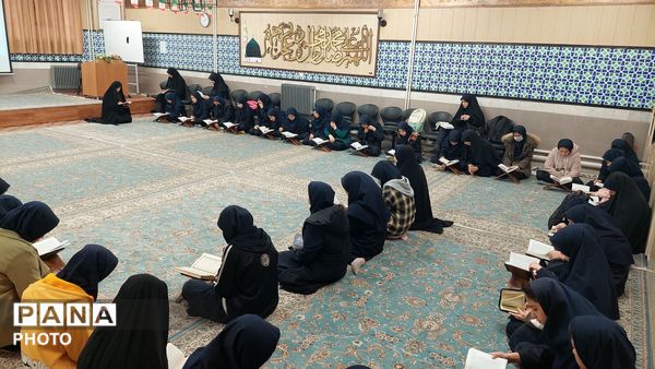 محفل انس با قرآن در دبیرستان نجمه ناحیه چهار