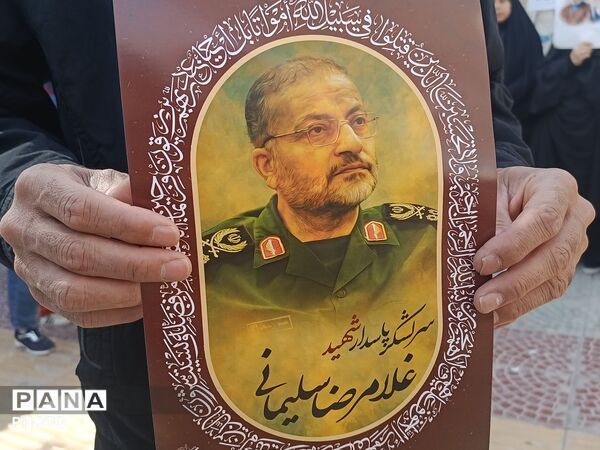 حضور کودکان در تشییع شهدای استان چهارمحال وبختیاری 