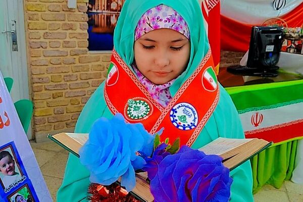 مراسم «لاله‌های روشن» در دبستان دکتر کیهانی 