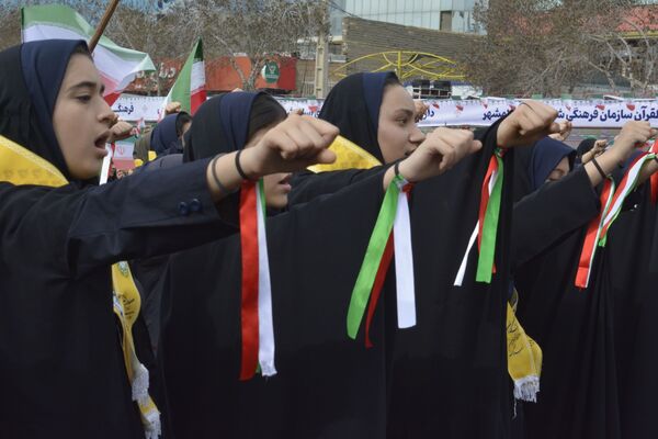 حماسه دانش‌آموزان اسلامشهر در ۲۲بهمن