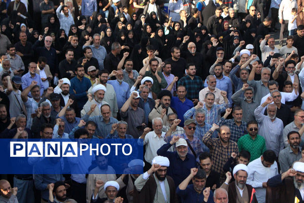 جلوه‌های حماسی از حضور نوجوانان قمی در مراسم تشییع شهدا 