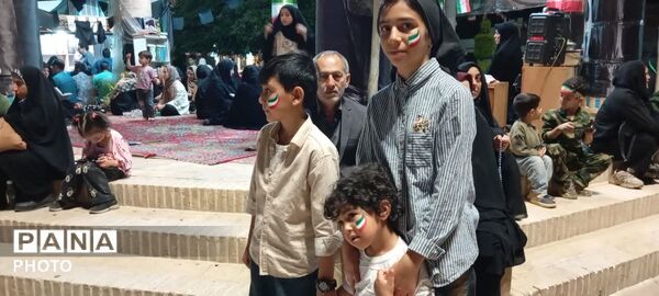 میز خدمت مدیرکل کانون پرورش فکری کودکان و نوجوانان یزد