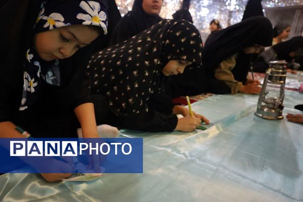  دورهمی دختران با قرائت سوره مبارکه فتح در رواق دارالذکر سومین حرم اهل بیت (ع)