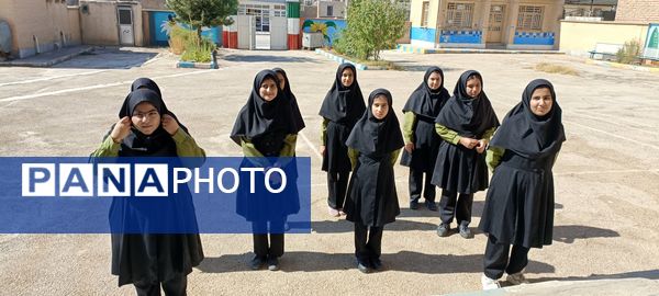 مانور بازگشایی مدارس در دبیرستان حجاب و تربیت شهرستان هلیلان 