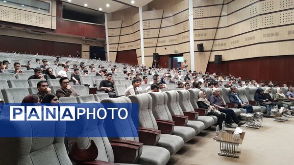 همایش روبیس شو با حضور رتبه‌های برتر کنکوری در نیشابور