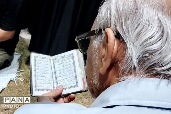 برپایی نماز استغاثه به امام زمان (عج) در میدان نماز شهرری 