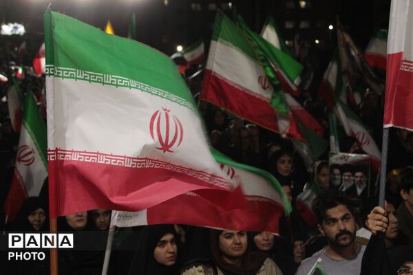 مراسم تشییع پیکر مطهر شهید محمدحسین عزیزی و مادر بزرگوارشان
