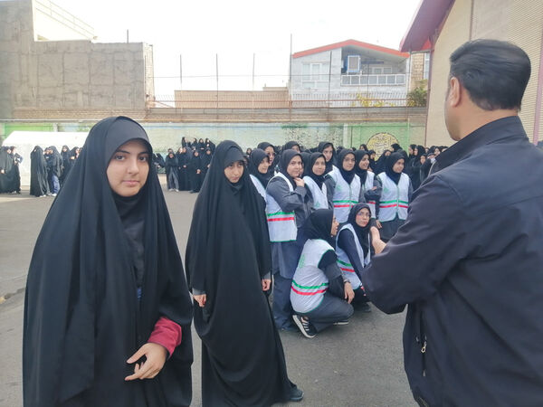 مانور زلزله و ایمنی در دبیرستان شاهد رضویه قم