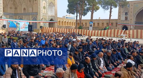 اقامه نماز پرفیض جمعه در سمنان