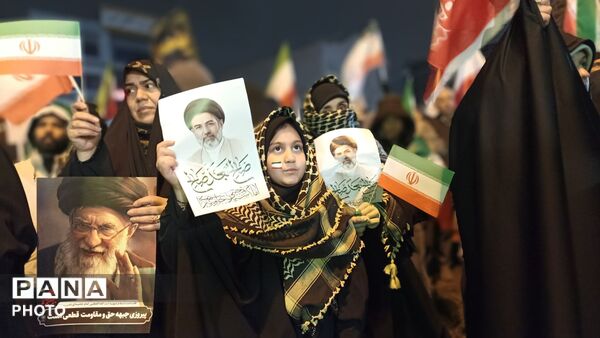 حتی برف وسرما هم مانع حضور پرشور مردم برای بیعت با رهبر نمی شود