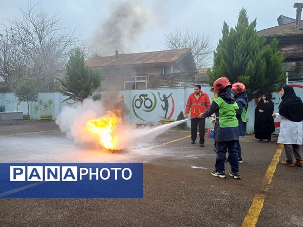 برگزاری مانور زلزله و ایمنی در مدارس خشکبیجار
